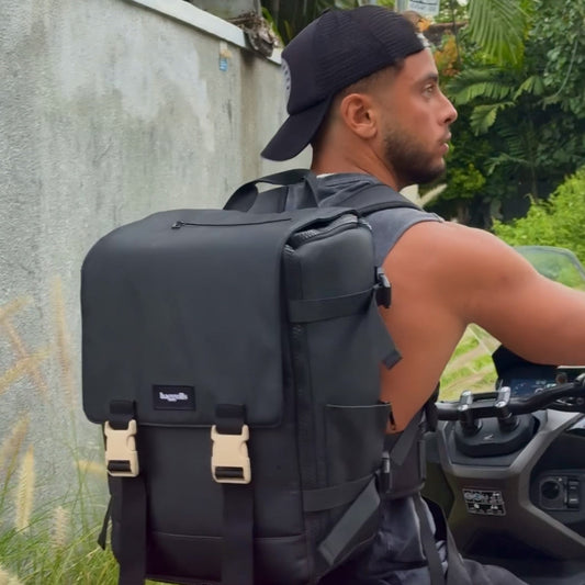 Sac Baggells porté sur un scooter lors d'un voyage